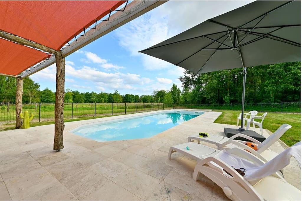 L'Evasion En Pierre Piscine Et Etang Prive Villa Sevremoine Exterior photo