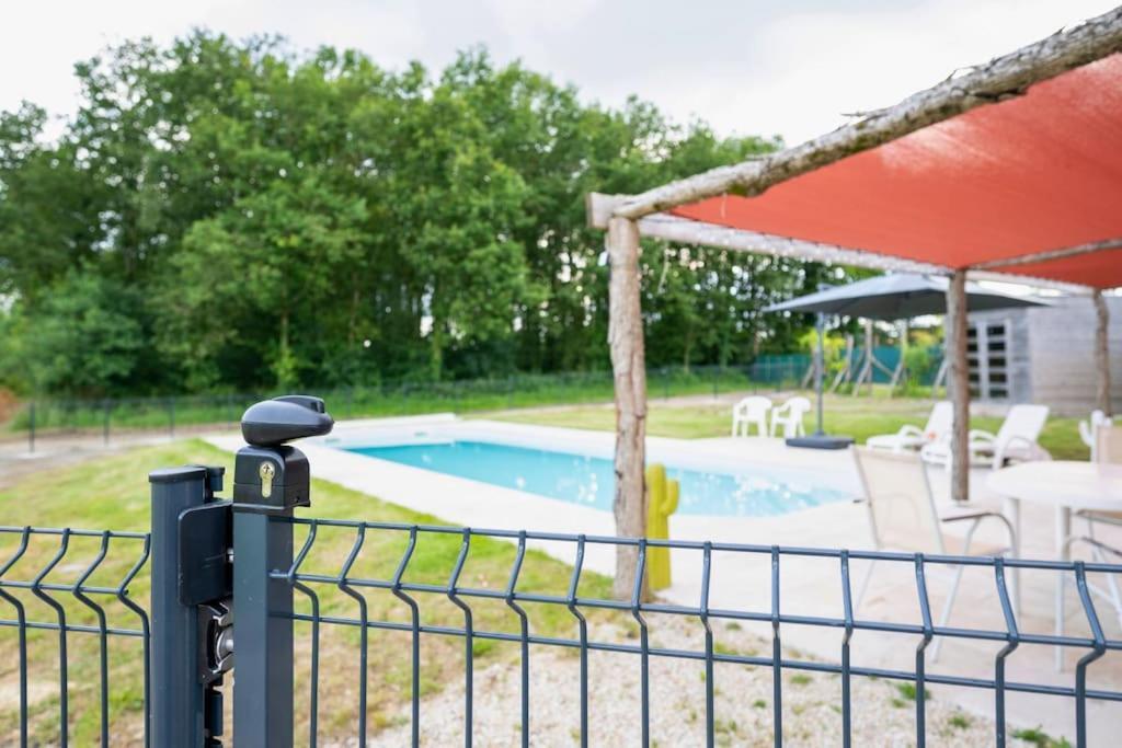 L'Evasion En Pierre Piscine Et Etang Prive Villa Sevremoine Exterior photo