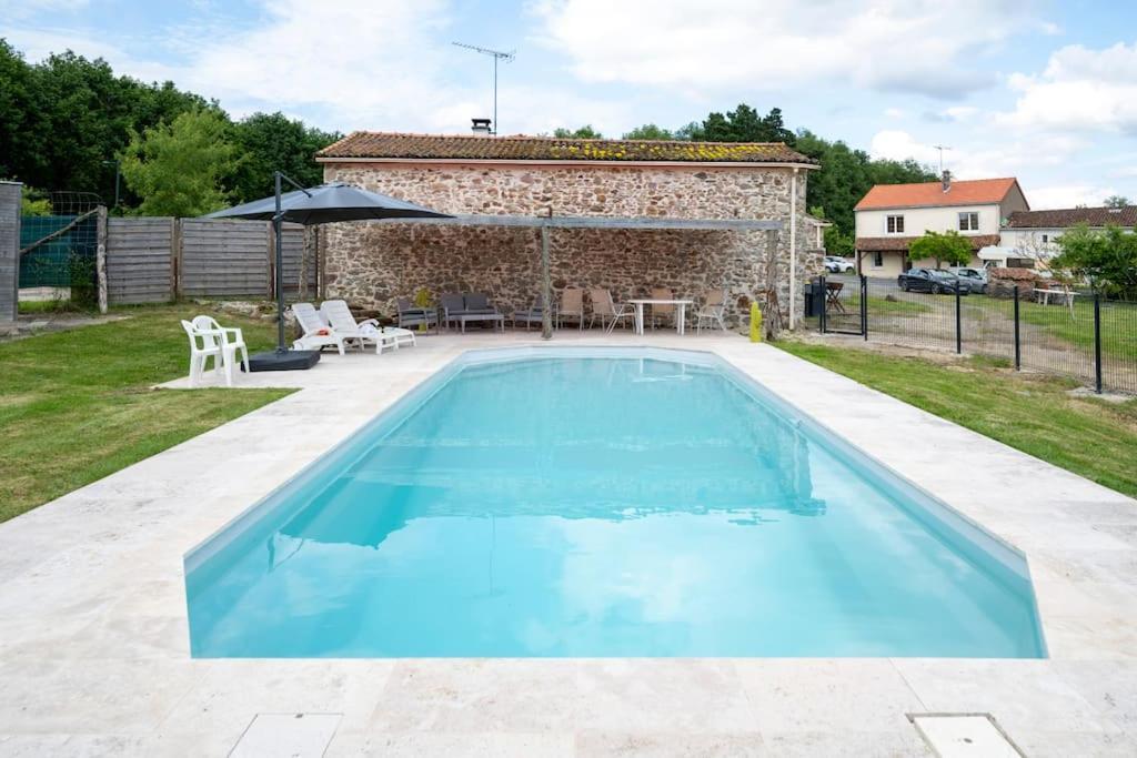 L'Evasion En Pierre Piscine Et Etang Prive Villa Sevremoine Exterior photo